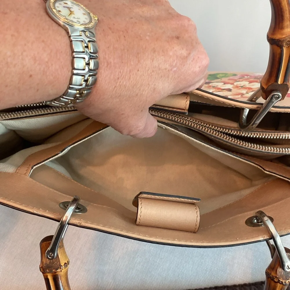 Gucci • Blooms Print Bamboo Shopper Tote in Pink Apricot *AUTHENTICATED* - Picture 10 of 17